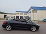 Peugeot 307 CC 2.0-16V CABRIO AUT CARPLAY LEDER PSENSOR NAVI CRUISE TREKHAAK 2 X SLEUTELS