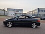 Peugeot 307 CC 2.0-16V CABRIO AUT CARPLAY LEDER PSENSOR NAVI CRUISE TREKHAAK 2 X SLEUTELS
