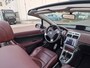 Peugeot 307 CC 2.0-16V CABRIO AUT CARPLAY LEDER PSENSOR NAVI CRUISE TREKHAAK 2 X SLEUTELS