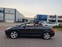 Peugeot 307 CC 2.0-16V CABRIO AUT CARPLAY LEDER PSENSOR NAVI CRUISE TREKHAAK 2 X SLEUTELS