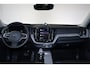 Volvo XC60 T8 Recharge AWD Ultimate Dark - Luchtvering - Panorama/schuifdak - IntelliSafe Assist & Surround - 360º Camera - Bowers & Wilkins audio - Verwarmde voorstoelen, stuur & achterbank - Parkeersensoren voor & achter - Elektr. bedienb. voorstoelen met geheugen - Head up display - Draadloze tel. lader - Extra getint glas - 21' LMV
