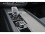 Volvo XC60 T8 Recharge AWD Ultimate Dark - Luchtvering - Panorama/schuifdak - IntelliSafe Assist & Surround - 360º Camera - Bowers & Wilkins audio - Verwarmde voorstoelen, stuur & achterbank - Parkeersensoren voor & achter - Elektr. bedienb. voorstoelen met geheugen - Head up display - Draadloze tel. lader - Extra getint glas - 21' LMV