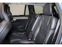 Volvo XC90 T8 Recharge AWD Ultra Dark - Luchtvering - Panorama/schuifdak - IntelliSafe Assist & Surround - 360º Camera - Bowers & Wilkins audio - Adaptieve LED koplampen - Verwarmde voorstoelen, stuur & achterbank - Parkeersensoren voor & achter - Elektr. bedienb. voorstoelen met geheugen - Geventileerde voorstoelen - Head up display - Draadloze tel. lader - Extra getint glas - Elektr. inklapbare trekhaak - 21' LMV
