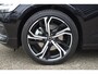 Volvo V60 B4 Essential Edition | Achterruitrijcamera | Adaptieve Cruise Control | BLIS | Lichte lederen bekleding | Google Navigatie | Climate Control | Apple Carplay / Android Auto |