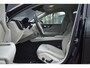 Volvo V60 B4 Essential Edition | Achterruitrijcamera | Adaptieve Cruise Control | BLIS | Lichte lederen bekleding | Google Navigatie | Climate Control | Apple Carplay / Android Auto |