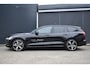 Volvo V60 B4 Essential Edition | Achterruitrijcamera | Adaptieve Cruise Control | BLIS | Lichte lederen bekleding | Google Navigatie | Climate Control | Apple Carplay / Android Auto |