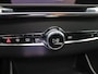 Volvo XC90 2.0 T8 Plug-in hybrid AWD Ultra Black Edition Pano-Schuifdak, Trekhaak, 22" LM Velgen, Bower & Wilkins Audio, Head-Up Display, Stoelverwarming/koeling/massage, Adaptieve Cruise, Side Assist, Navi, Four-C Chassis,
