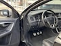 Volvo V60 2.0 T4 Business Sport / NL-Auto / 190 PK / Dealer-Onderhouden / Standkachel / Cruise-Control / Stoelverwarming / Climate-Control / Radio-Bluetooth / Navi / PDC-Achter / 18'' LMV / All-Season / ENZ.
