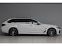BMW 5-Serie Touring 530e xDrive High Executive | adap. cruise | panoramadak | elek. trekhaak | harmankardon | keyless | camera