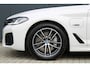 BMW 5-Serie Touring 530e xDrive High Executive | adap. cruise | panoramadak | elek. trekhaak | harmankardon | keyless | camera