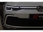 Volkswagen Golf 1.5 eTSI R-Line 3XR-LINE /PANO/H&K/CAM/CARPLAY/BOMVOL