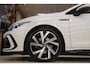 Volkswagen Golf 1.5 eTSI R-Line 3XR-LINE /PANO/H&K/CAM/CARPLAY/BOMVOL