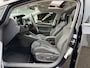 Volkswagen Golf 1.4 eHybrid Style DSG | Panoramadak | Navigatie | Climate | ACC cruise| Memory Seat | 16".