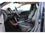 Volvo V40 Cross Country 1.5 T3 Polar+ Luxury 100% Dealeronderhouden | Panoramisch dak | Lederen bekleding | Verwarmbare voorstoelen | Harman Kardon Audio | 17-Inch Lichtmetalen velgen | Parkeersensoren voor + achter | Parkeercamera achter