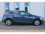 Volvo V40 Cross Country 1.5 T3 Polar+ Luxury 100% Dealeronderhouden | Panoramisch dak | Lederen bekleding | Verwarmbare voorstoelen | Harman Kardon Audio | 17-Inch Lichtmetalen velgen | Parkeersensoren voor + achter | Parkeercamera achter