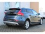 Volvo V40 Cross Country 1.5 T3 Polar+ Luxury 100% Dealeronderhouden | Panoramisch dak | Lederen bekleding | Verwarmbare voorstoelen | Harman Kardon Audio | 17-Inch Lichtmetalen velgen | Parkeersensoren voor + achter | Parkeercamera achter