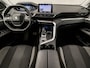 Peugeot 3008 1.2 PureTech Sport Automaat (APPLE CARPLAY, GROOT NAVI, TREKHAAK, PARKEERSENSOREN, SPORTSTOELEN, CRUISE, LANE ASSIST, NIEUWSTAAT)