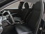 Peugeot 208 1.2 PureTech Sport (APPLE CARPLAY, BLACK PACK, LM VELGEN, SPORTSTOELEN, PARKEERSENSOREN, CRUISE, LANE ASSIST, NIEUWSTAAT)