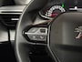 Peugeot 208 1.2 PureTech Sport (APPLE CARPLAY, BLACK PACK, LM VELGEN, SPORTSTOELEN, PARKEERSENSOREN, CRUISE, LANE ASSIST, NIEUWSTAAT)
