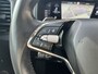 Skoda Karoq 1.5 TSI ACT Ambition / AUTOMAAT/ PANO/ KEYLESS/ ADAPTIVE CRUISE/ DIGITAL DASH/ DAB/ NAVI/ SMARTLINK/ CLIMA/ STUUR+ STOELVERWARMING V+A/ PARK. SENSOREN + CAMERA/ 17'' LMV