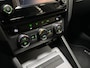 Skoda Octavia Combi 1.2 TSI Sport Automaat (NAVIGATIE, CLIMATE, GETINT GLAS, TREKHAAK, PARKEERSENSOREN, SPORTSTOELEN, CRUISE, LM VELGEN, NIEUWE APK, NIEUWSTAAT)