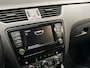 Skoda Octavia Combi 1.2 TSI Sport Automaat (NAVIGATIE, CLIMATE, GETINT GLAS, TREKHAAK, PARKEERSENSOREN, SPORTSTOELEN, CRUISE, LM VELGEN, NIEUWE APK, NIEUWSTAAT)