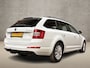 Skoda Octavia Combi 1.2 TSI Sport Automaat (NAVIGATIE, CLIMATE, GETINT GLAS, TREKHAAK, PARKEERSENSOREN, SPORTSTOELEN, CRUISE, LM VELGEN, NIEUWE APK, NIEUWSTAAT)