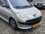 Peugeot 1007 1.4-16V Gentry NL AUTO NAP! NIEUWE D-RIEM! Airco ECC l CRUISE l PDC l Elek deuren l Elek pakket l TOPSTAAT!