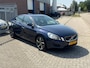 Volvo S60 1.6 T4 Kinetic 180PK AUTOMAAT! Navi l Cruise l LED l Airco ECC! 1e eigenaar l NL AUTO DEALER OH l NIEUWSTAAT!