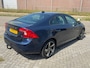 Volvo S60 1.6 T4 Kinetic 180PK AUTOMAAT! Navi l Cruise l LED l Airco ECC! 1e eigenaar l NL AUTO DEALER OH l NIEUWSTAAT!