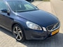 Volvo S60 1.6 T4 Kinetic 180PK AUTOMAAT! Navi l Cruise l LED l Airco ECC! 1e eigenaar l NL AUTO DEALER OH l NIEUWSTAAT!