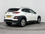 Hyundai Kona Electric EV Premium 64 kWh | Camera | Clima | Adaptive Cruise | Android & Apple Carplay | Stoel stuur verwarming + verkoeling | Elektrische stoelen |