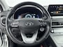 Hyundai Kona Electric EV Premium 64 kWh | Camera | Clima | Adaptive Cruise | Android & Apple Carplay | Stoel stuur verwarming + verkoeling | Elektrische stoelen |