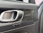 Volvo XC40 1.5 T5 Plug-in hybrid Ultimate Dark | Facelift | 360 camera | elektrisch panorama dak | adaptieve cruise control | Blis | elektrisch verstelbare voor stoelen | Harman Kardon Audio | trekhaak | verwarmde voorstoelen + Stuurwiel | Volvo on Call |