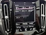 Volvo XC40 1.5 T5 Plug-in hybrid Ultimate Dark | Facelift | 360 camera | elektrisch panorama dak | adaptieve cruise control | Blis | elektrisch verstelbare voor stoelen | Harman Kardon Audio | trekhaak | verwarmde voorstoelen + Stuurwiel | Volvo on Call |