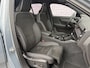 Volvo XC40 1.5 T5 Plug-in hybrid Ultimate Dark | Facelift | 360 camera | elektrisch panorama dak | adaptieve cruise control | Blis | elektrisch verstelbare voor stoelen | Harman Kardon Audio | trekhaak | verwarmde voorstoelen + Stuurwiel | Volvo on Call |