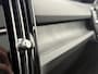 Volvo XC40 1.5 T5 Plug-in hybrid Ultimate Dark | Facelift | 360 camera | elektrisch panorama dak | adaptieve cruise control | Blis | elektrisch verstelbare voor stoelen | Harman Kardon Audio | trekhaak | verwarmde voorstoelen + Stuurwiel | Volvo on Call |
