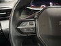 Peugeot 2008 1.2 PureTech Allure Sport (VIRTUAL COCKPIT, APPLE CARPLAY, 360 CAMERA, LEDER, KEYLESS, SPORTSTOELEN, GETINT GLAS, LM VELGEN, NIEUWSTAAT)