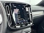 Volvo XC40 P8 AWD Pro | 19" | Panoramadak | Trekhaak | Elektr. verst. Stoelen | Harman Kardon | 360 Camera | Stoel/Stuurverwarming | Warmtepomp | Adaptieve Cruise | BLIS | Keyless | Elektr. Achterklep
