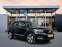 Volvo XC40 P8 AWD Pro | 19" | Panoramadak | Trekhaak | Elektr. verst. Stoelen | Harman Kardon | 360 Camera | Stoel/Stuurverwarming | Warmtepomp | Adaptieve Cruise | BLIS | Keyless | Elektr. Achterklep