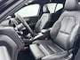 Volvo XC40 P8 AWD Pro | 19" | Panoramadak | Trekhaak | Elektr. verst. Stoelen | Harman Kardon | 360 Camera | Stoel/Stuurverwarming | Warmtepomp | Adaptieve Cruise | BLIS | Keyless | Elektr. Achterklep