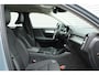 Volvo XC40 T4 Automaat Momentum Pro | Parkeerverwarming Met Timer | Verwarmbare Voorstoelen | Achterbankverwarming | Stuurverwarming | 19 Inch Lichtmetalen Velgen | Mistlampen | Reservewiel | DAB | Parkeersensoren Voor & Achter | Achteruitrijcamera | Keyless Entry | Volvo On Call