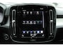Volvo XC40 T4 Automaat Momentum Pro | Parkeerverwarming Met Timer | Verwarmbare Voorstoelen | Achterbankverwarming | Stuurverwarming | 19 Inch Lichtmetalen Velgen | Mistlampen | Reservewiel | DAB | Parkeersensoren Voor & Achter | Achteruitrijcamera | Keyless Entry | Volvo On Call