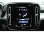 Volvo XC40 T4 Automaat Momentum Pro | Parkeerverwarming Met Timer | Verwarmbare Voorstoelen | Achterbankverwarming | Stuurverwarming | 19 Inch Lichtmetalen Velgen | Mistlampen | Reservewiel | DAB | Parkeersensoren Voor & Achter | Achteruitrijcamera | Keyless Entry | Volvo On Call