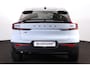 Volvo EC40 Performance Plus 82 kWh - Panoramadak - IntelliSafe Assist & Surround - 360º Camera - Verwarmde voorstoelen, stuur & achterbank - Parkeersensoren voor & achter - Elektr. bedienb. voorstoelen met geheugen links - Draadloze tel. lader - Warmtepomp - Extra getint glas - Elektr. inklapbare trekhaak - 19' LMV