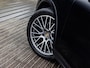 Porsche Cayenne 3.0 E-Hybrid Platinum Edition | SPORTCHRONO | PASM LUCHTVERING | STOELMASSAGE | STOELVENTILATIE | TV SCHERMEN ACHTER | SPORTEINDPIJPEN ACHTER | PANORAMA/SCHUIF-KANTELDAK | BOSE | PORSCHE INNODRIVE | ADAPTIVE CRUISECONTROL | 21 INCH | NL GELEVERD | 1E EIGENAAR |