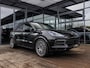 Porsche Cayenne 3.0 E-Hybrid Platinum Edition | SPORTCHRONO | PASM LUCHTVERING | STOELMASSAGE | STOELVENTILATIE | TV SCHERMEN ACHTER | SPORTEINDPIJPEN ACHTER | PANORAMA/SCHUIF-KANTELDAK | BOSE | PORSCHE INNODRIVE | ADAPTIVE CRUISECONTROL | 21 INCH | NL GELEVERD | 1E EIGENAAR |
