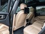 Porsche Cayenne 3.0 E-Hybrid Platinum Edition | SPORTCHRONO | PASM LUCHTVERING | STOELMASSAGE | STOELVENTILATIE | TV SCHERMEN ACHTER | SPORTEINDPIJPEN ACHTER | PANORAMA/SCHUIF-KANTELDAK | BOSE | PORSCHE INNODRIVE | ADAPTIVE CRUISECONTROL | 21 INCH | NL GELEVERD | 1E EIGENAAR |