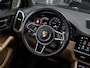 Porsche Cayenne 3.0 E-Hybrid Platinum Edition | SPORTCHRONO | PASM LUCHTVERING | STOELMASSAGE | STOELVENTILATIE | TV SCHERMEN ACHTER | SPORTEINDPIJPEN ACHTER | PANORAMA/SCHUIF-KANTELDAK | BOSE | PORSCHE INNODRIVE | ADAPTIVE CRUISECONTROL | 21 INCH | NL GELEVERD | 1E EIGENAAR |