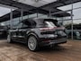 Porsche Cayenne 3.0 E-Hybrid Platinum Edition | SPORTCHRONO | PASM LUCHTVERING | STOELMASSAGE | STOELVENTILATIE | TV SCHERMEN ACHTER | SPORTEINDPIJPEN ACHTER | PANORAMA/SCHUIF-KANTELDAK | BOSE | PORSCHE INNODRIVE | ADAPTIVE CRUISECONTROL | 21 INCH | NL GELEVERD | 1E EIGENAAR |